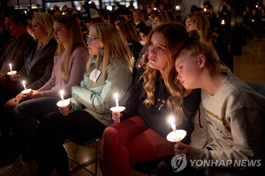 미 고교총격범 부모, 피소후 잠적했다 하루만에 체포(종합)