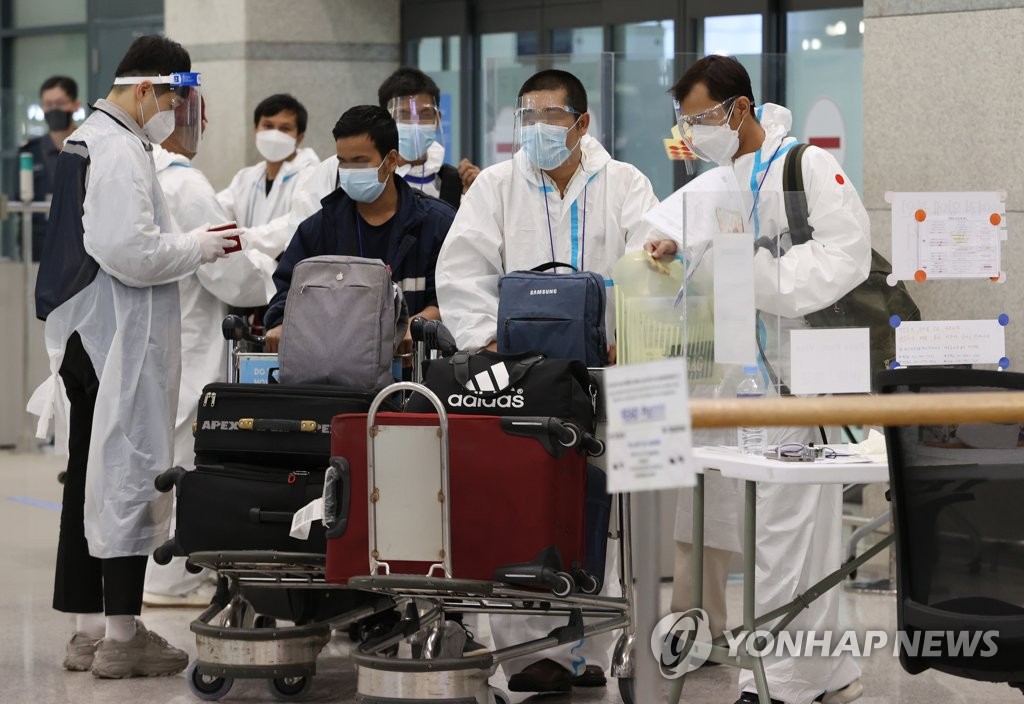 오미크론 첫 확진 부부 거짓말 일파만파…고발 검토(종합)