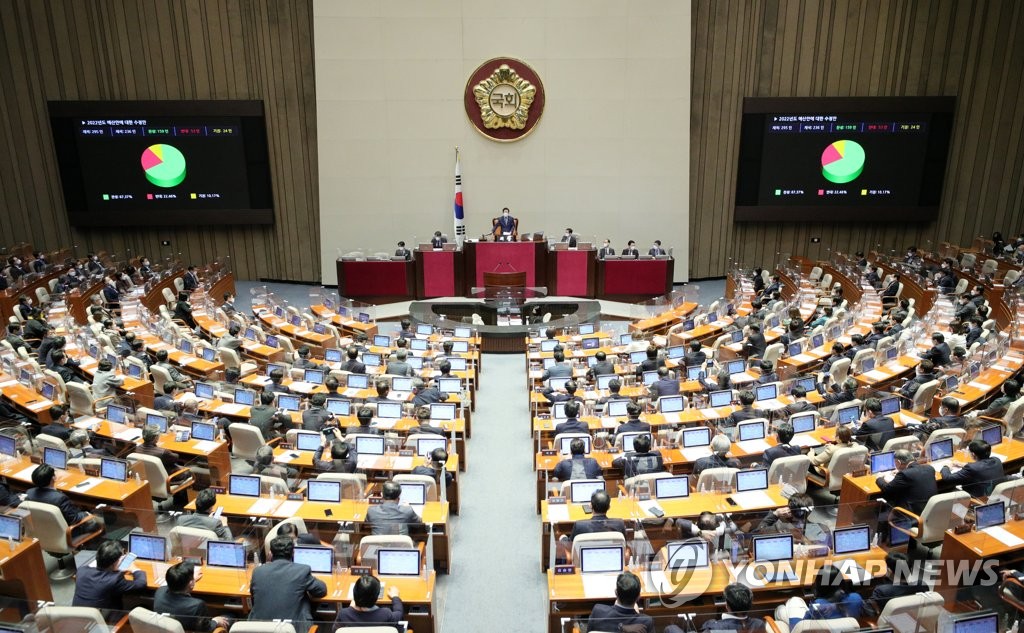 소상공인 213만명에 연 1% 대출…지역사랑상품권 발행 30조원(종합)