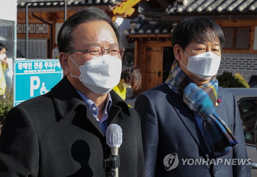 김총리 "경항모, 국민께 하나하나 설명하면서 진행할 것"