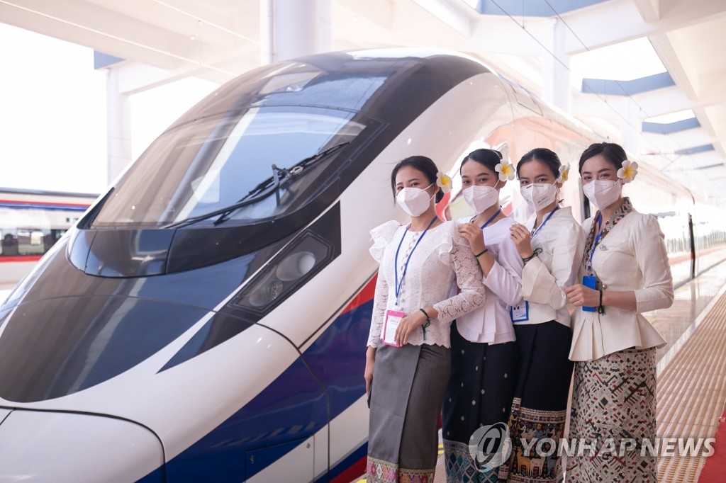시진핑-통룬, '일대일로' 중국·라오스 철도 개통 계기 정상회담