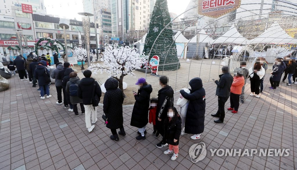 정부 예측 넘어선 급증세…"지금 브레이크 밟아야 1만명서 멈춰"