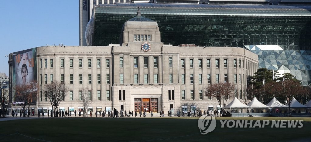 서울시청 직원 4명 확진…시의회 예산안 심사 연기(종합)