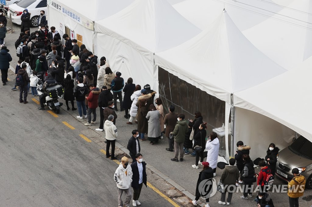 위중증 774명, 또 최다 기록…신규확진 역대 월요일중 가장 많아(종합)