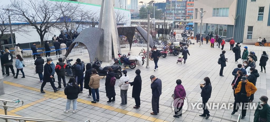 오후 6시까지 전국서 2천594명 확진…어제보다 283명 많아