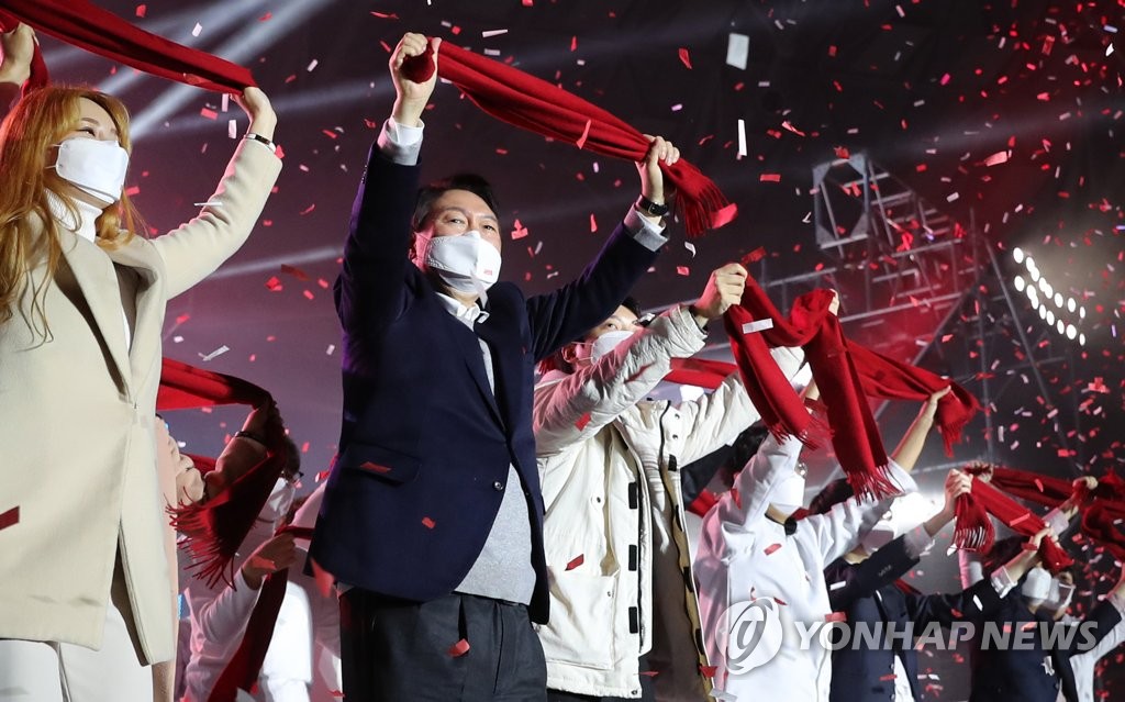 [일문일답] 윤석열, 부인 공개행보 시점에 "오늘 집에 가서 물어보겠다"