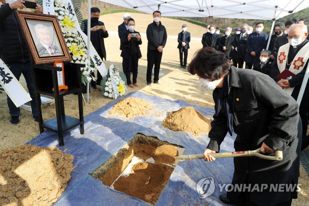 '노동운동 선도자' 고(故) 이태복 전 장관 5·18 묘지 영면