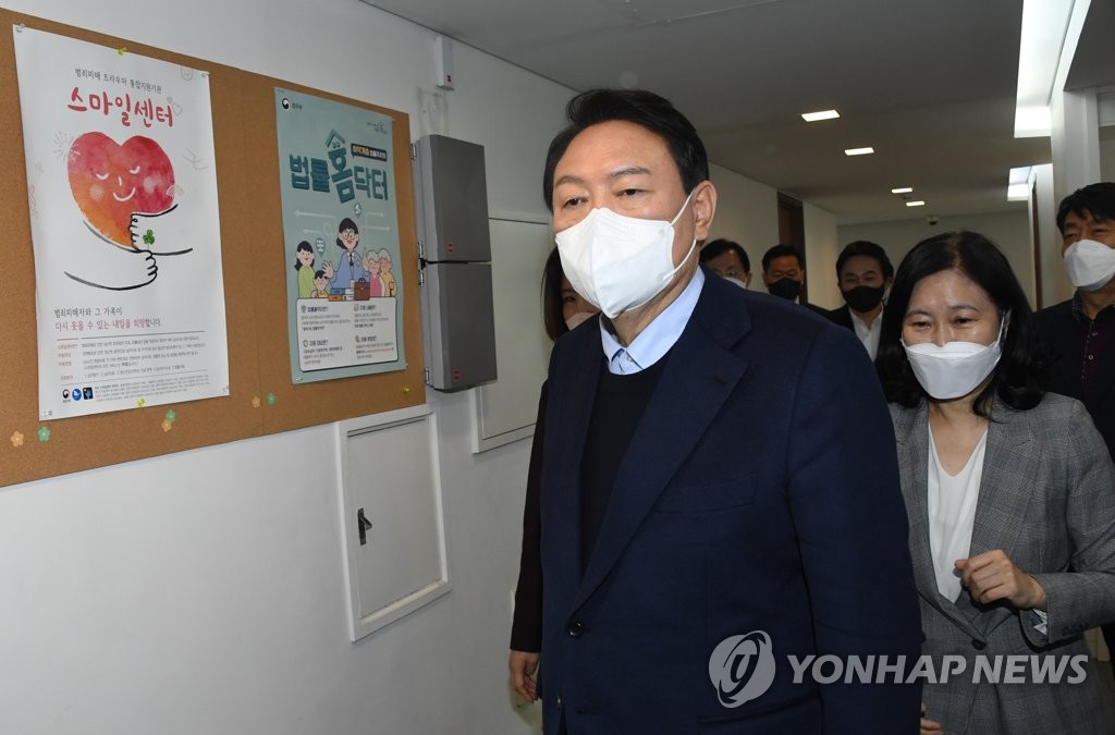 윤석열 "집권하면 북한 피격 공무원 수사정보 공개할 것"