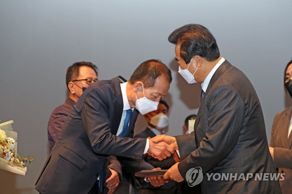 포항지진 범시민대책위, 시민에게 활동 보고…공로자 시상