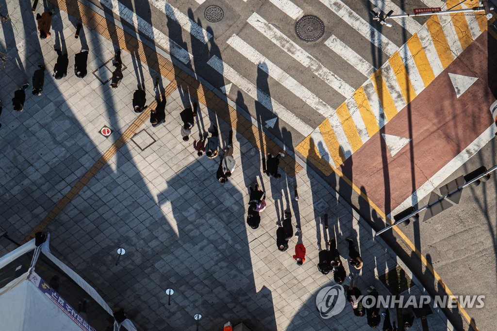 정부 예측 넘어선 급증세…"지금 브레이크 밟아야 1만명서 멈춰"