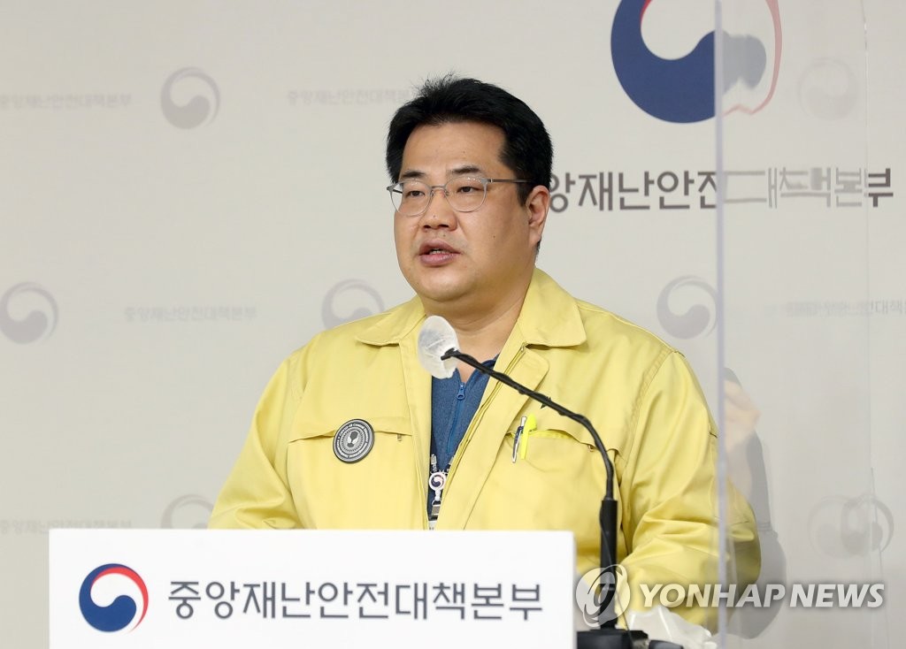 당국 "특별방역 9일차에도 감소세 없어…거리두기 방안 논의 중"