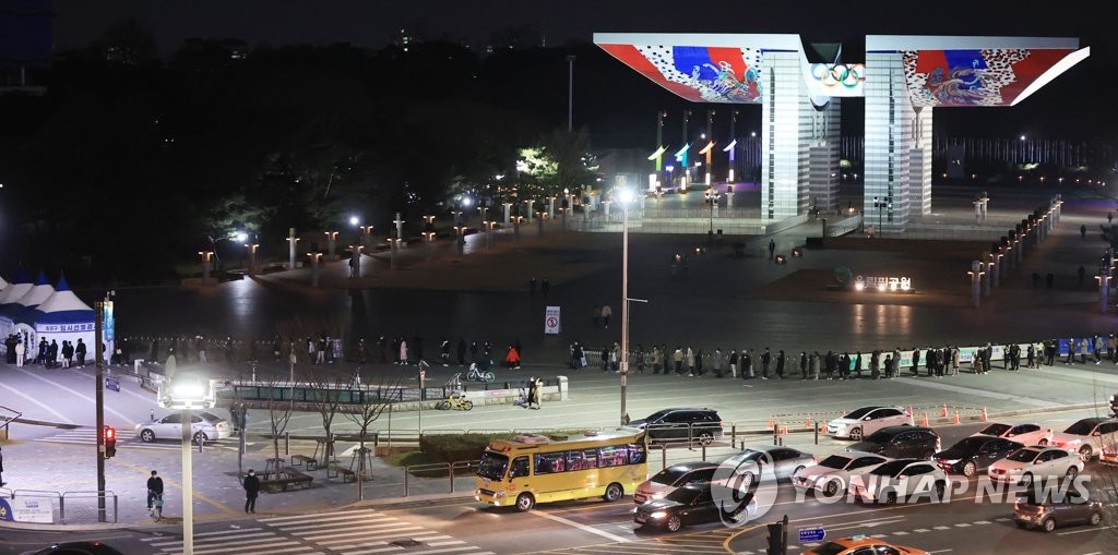 오후 9시까지 서울 2천176명 확진…어제보다 164명 적어