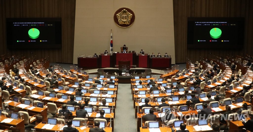 코로나 재확산에 흔들리는 민심…여야, 사활 건 표심 경쟁