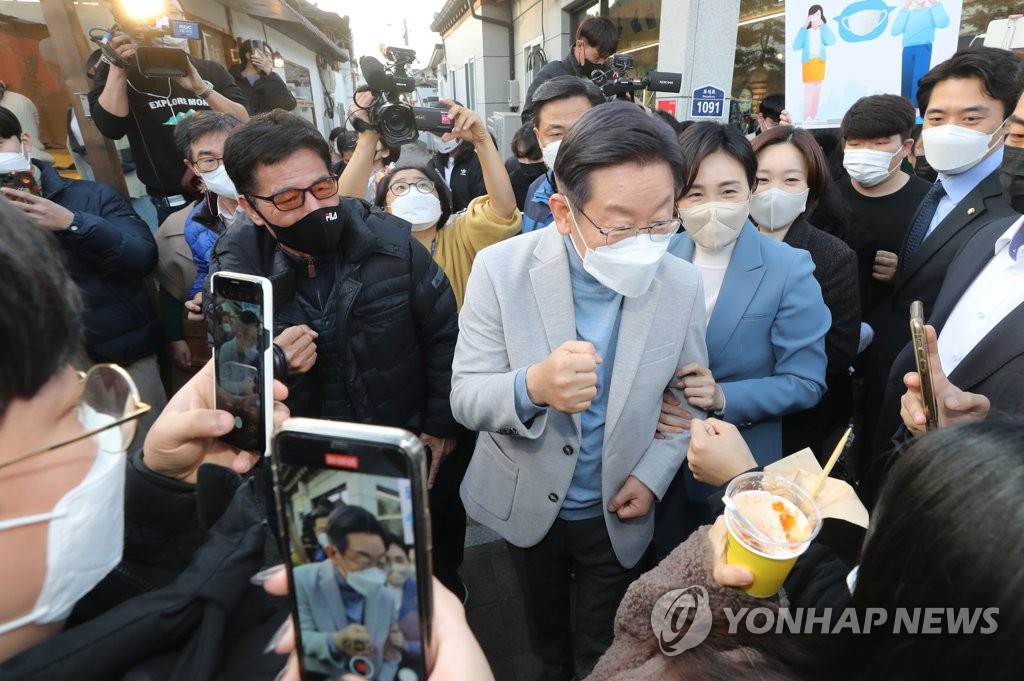 남편과 '따로또같이' 김혜경…이재명 "제가 두명인듯 든든"