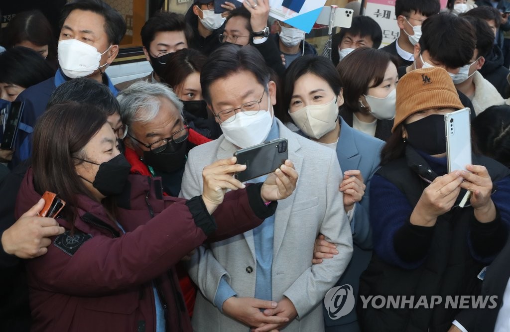 이재명 "아내 인터뷰 조회수 100만…아내로 후보교체 말아달라"(종합)