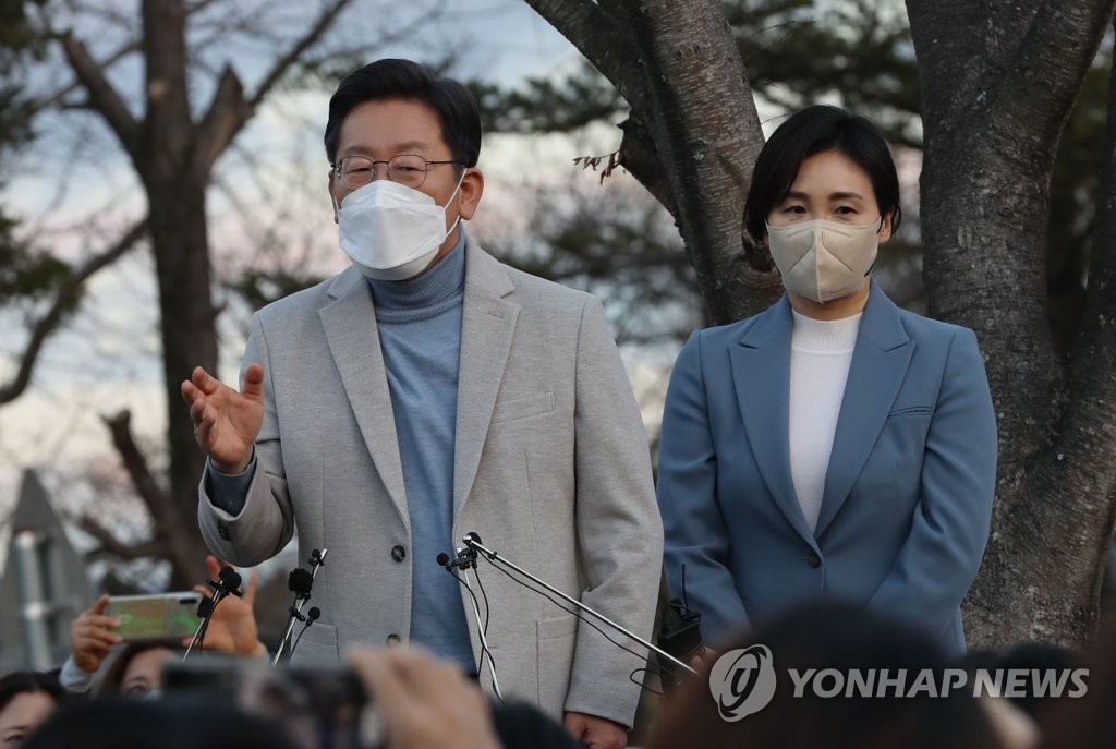 이재명 "아내 인터뷰 조회수 100만…아내로 후보교체 말아달라"(종합)