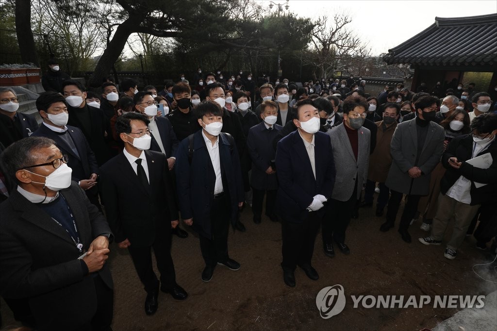 이틀째 강원 훑은 윤석열…"중층규제 없애 경제특별자치도 지정"