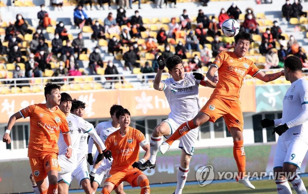 프로축구연맹, '볼보이 경기 지연' 강원에 제재금 3천만 원 징계