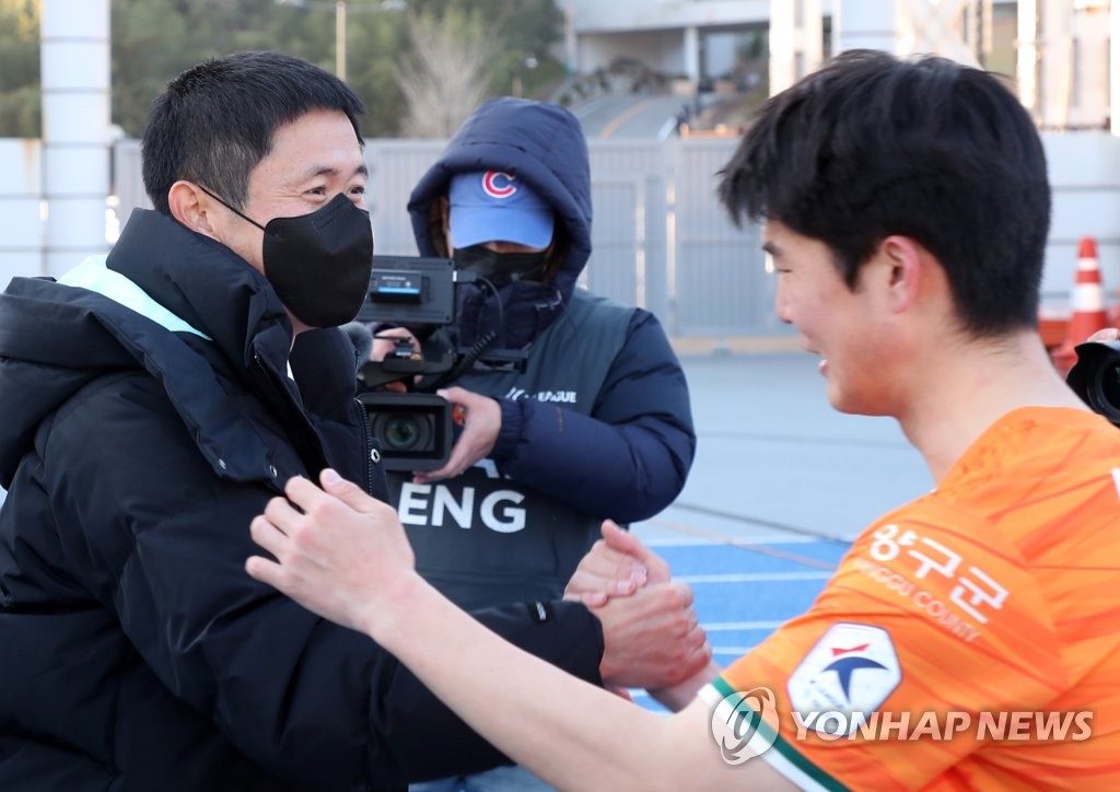 프로축구 강원 이영표 대표, 승강 PO '볼보이 논란'에 결국 사과