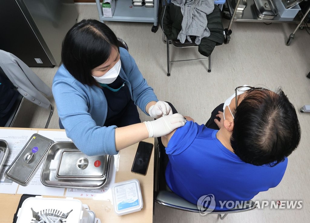 [속보] 18세 이상 '3차접종' 사전예약 첫날 163만1천396명 신청