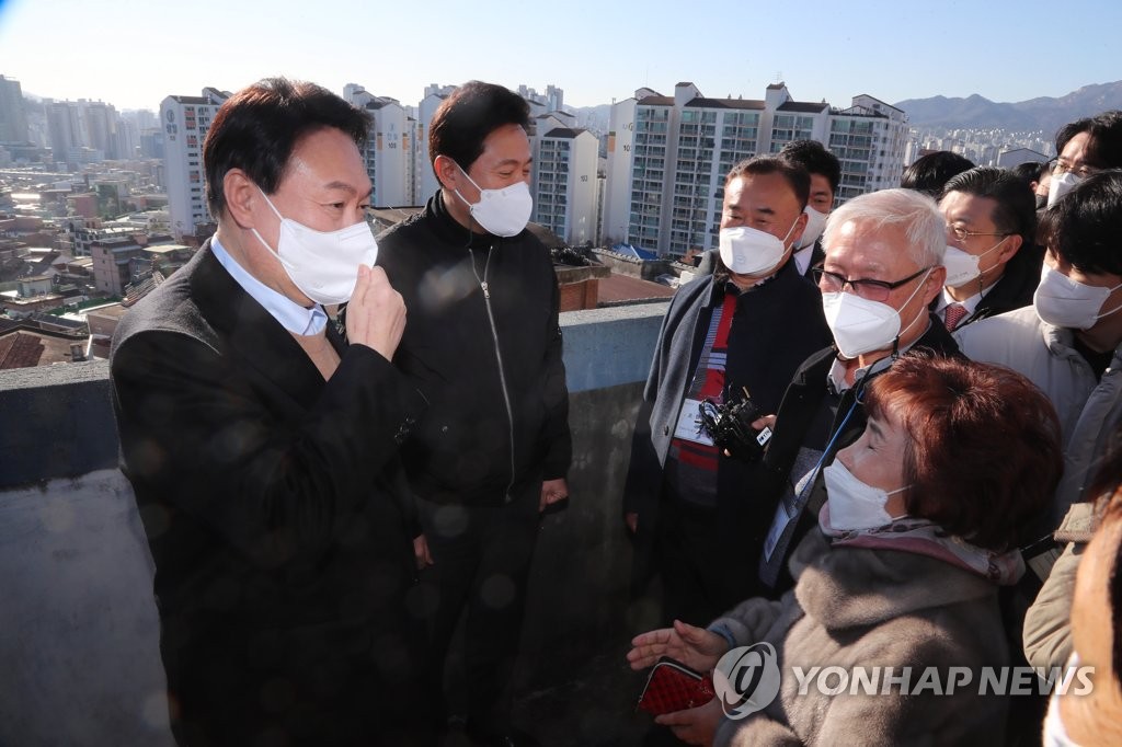 윤석열 'K방역 비판'에 청와대 "표가 되는 건 알겠지만…"