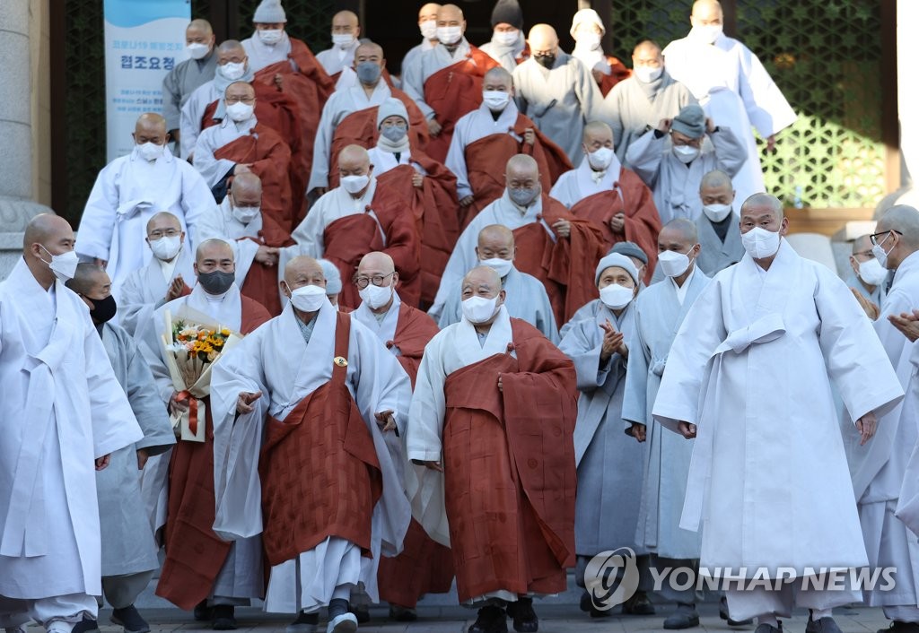 조계종 새 종정 성파스님 "수행 정신으로 소임 다할 것"