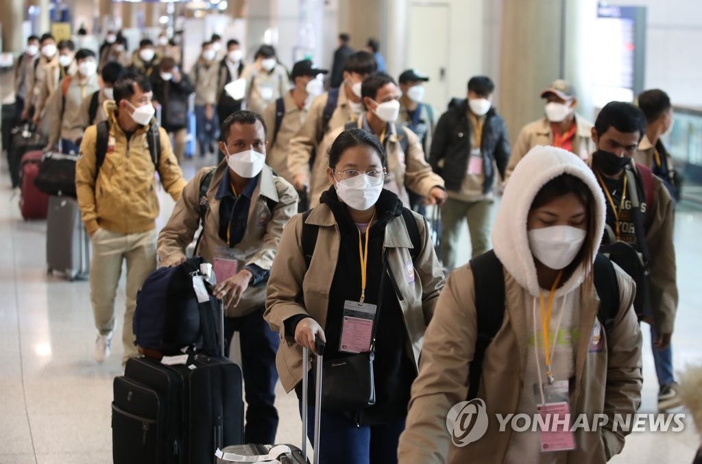 오미크론 확진자 국내감염 4명 등 9명 늘어…누적 128명