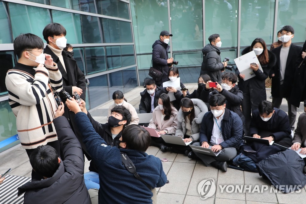 '오류인정' 수능 생Ⅱ문항 전원 정답처리…강태중 평가원장 사퇴(종합)