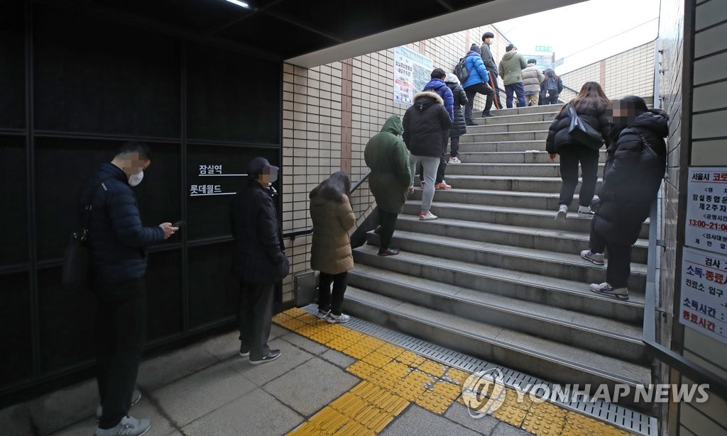 전문가들 "2주내 감소세 전환 어려울 듯…이달 확진 1만명 예상"(종합)