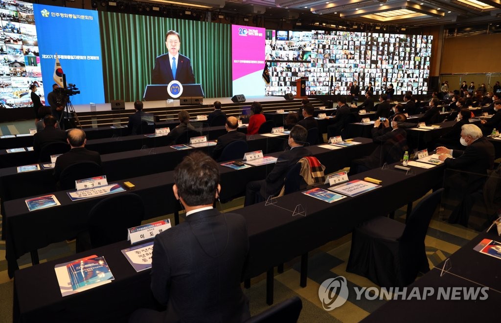 문대통령 "종전선언, 한반도 평화시계 움직일 동력"