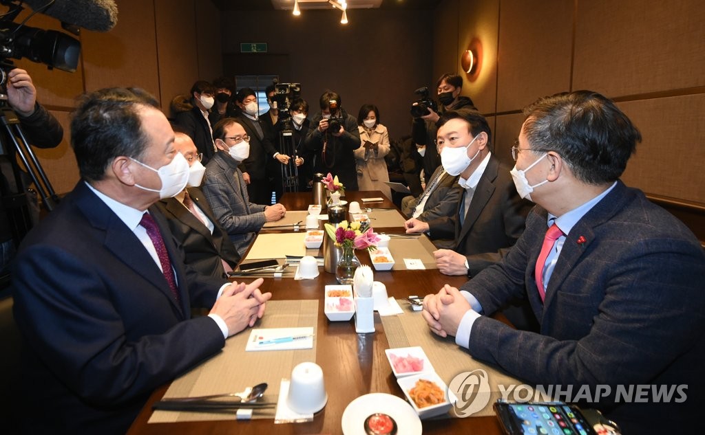 지지율 하락·여론 압박에…윤석열 전격 '김건희 사과'(종합)