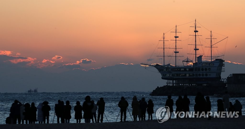 거리두기 강화에 한파까지…야외 '발길 뚝' 움츠러든 주말