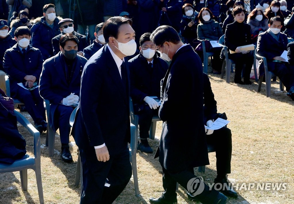 윤석열 "윤봉길 정신 새겨 튼튼한 나라"…보훈·안보 행보