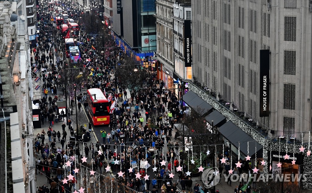 영국 보건장관 "성탄절 전 봉쇄 없다고 보장 못해"