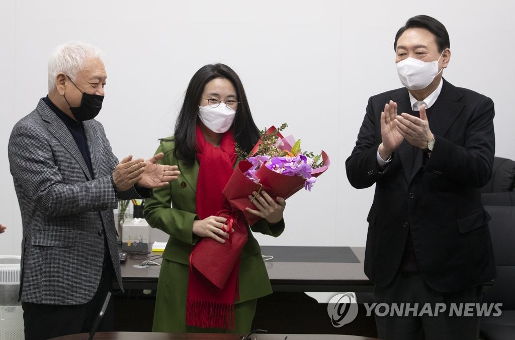 이준석, 신지예에 "강성 페미니즘 행보 한다면 비판받을 것"