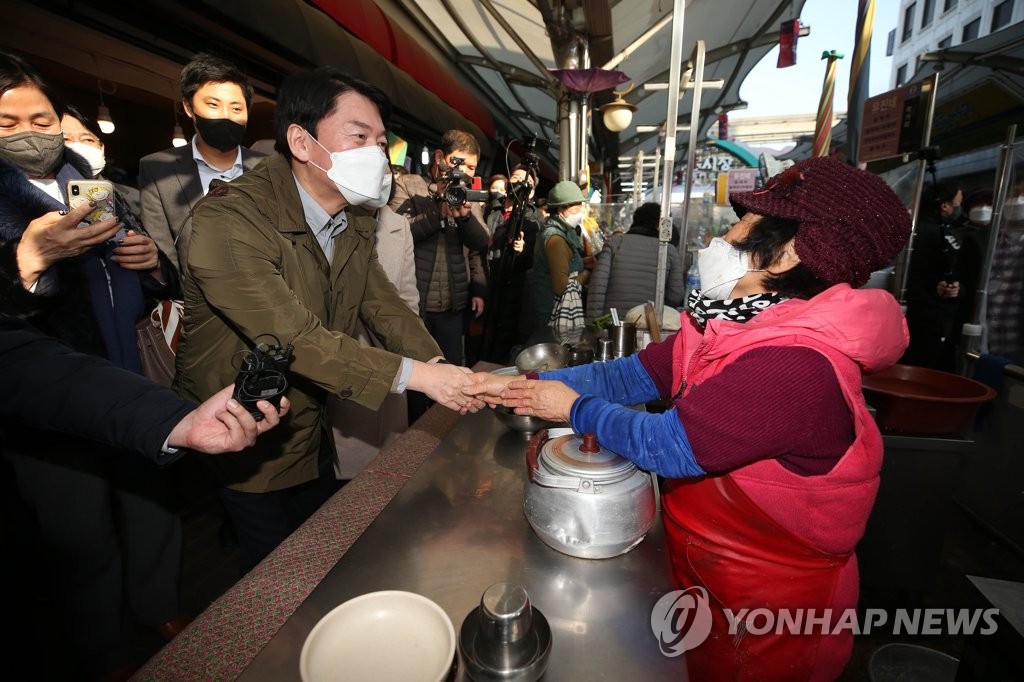 대구 찾은 안철수 "文대통령, 퇴임 전 민주당 탈당하라"(종합)