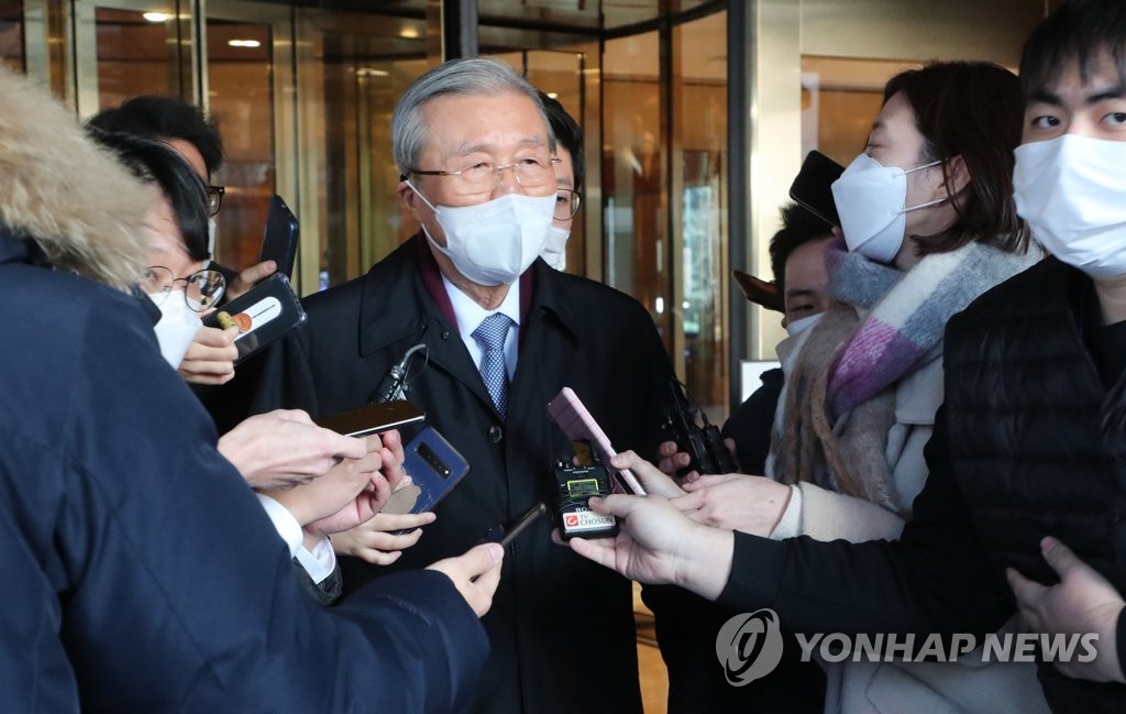 "김종인 빼고 해체" "윤핵관" 선대위 외곽서 난타하는 이준석