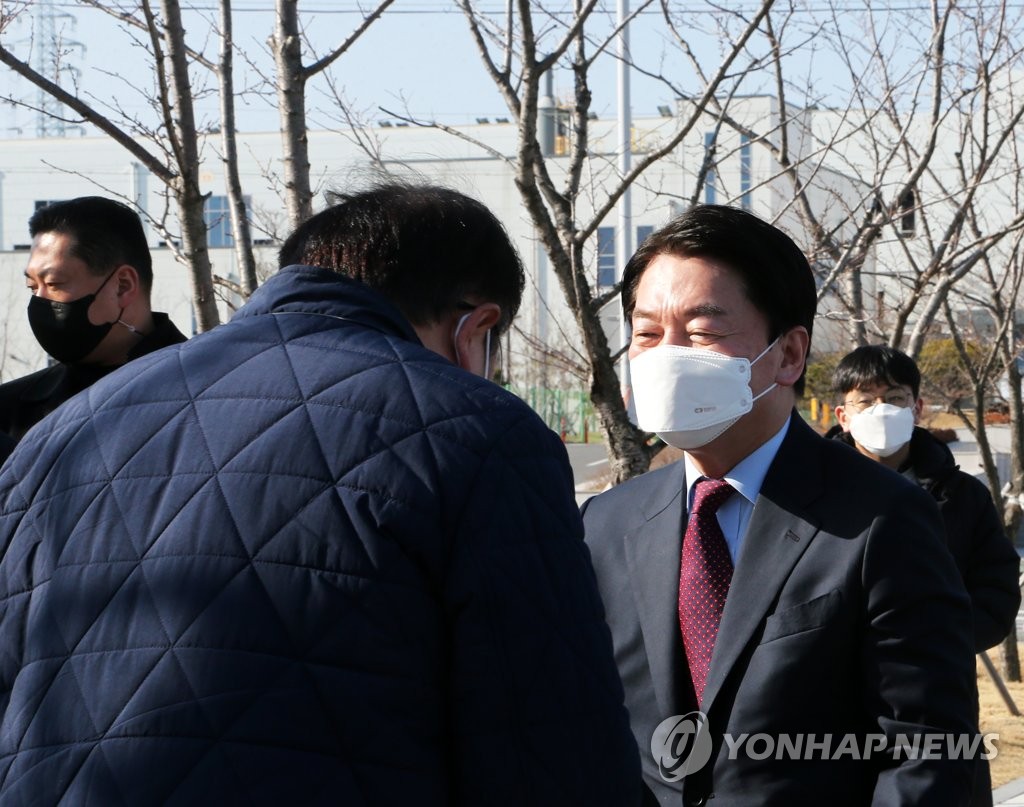 안철수 "법률가 출신 미래보는 시각 없어…과학기술은 내 전공"