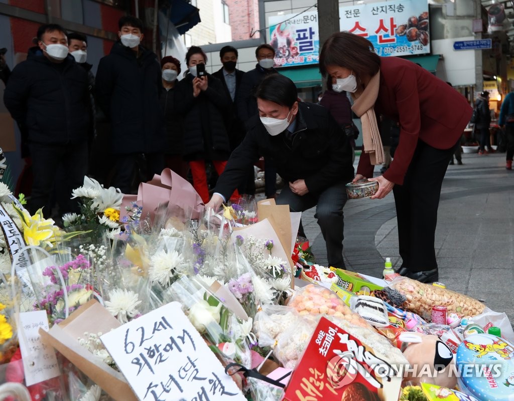 안철수, 고향 부산서 이틀째 민생 행보·지지 호소