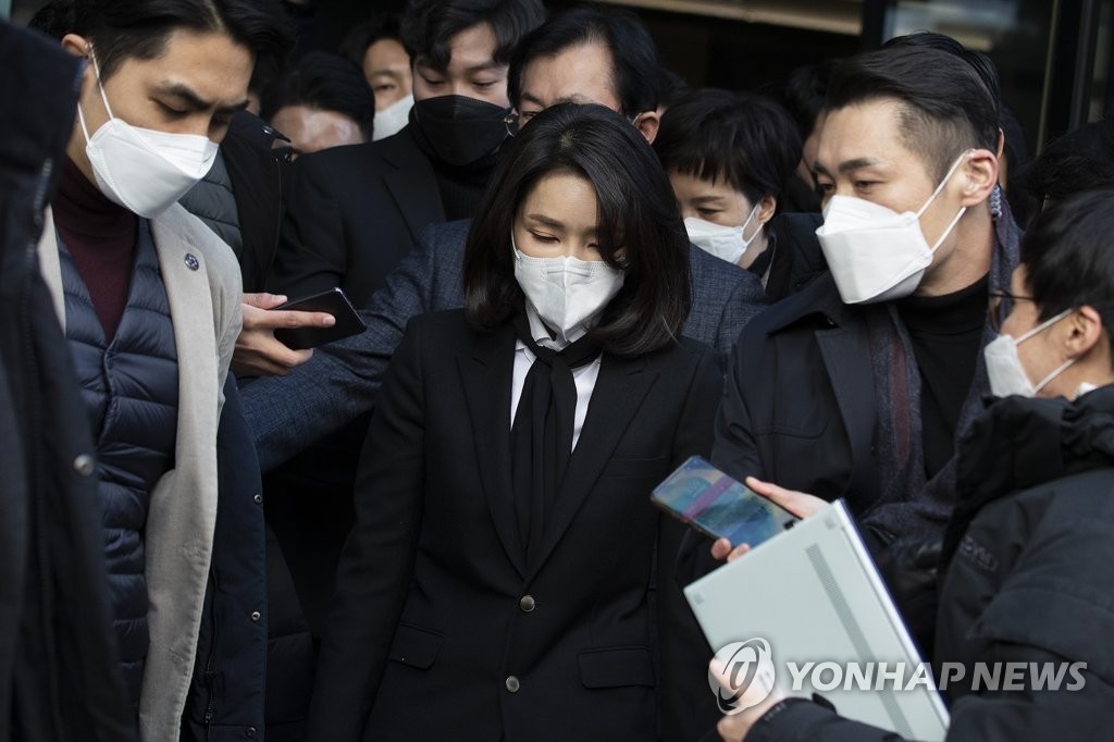 김건희 대국민사과 뒤…윤석열측 11개 의혹 조목조목 해명