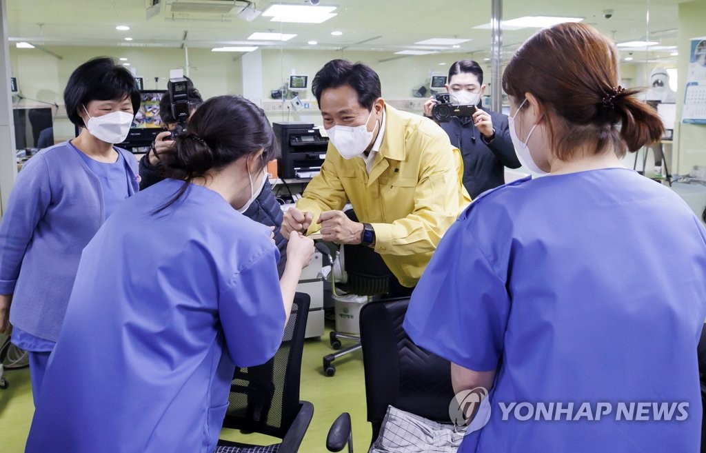 코로나 전담 혜민병원 찾은 오세훈 "코로나 극복 중요 토대"(종합)