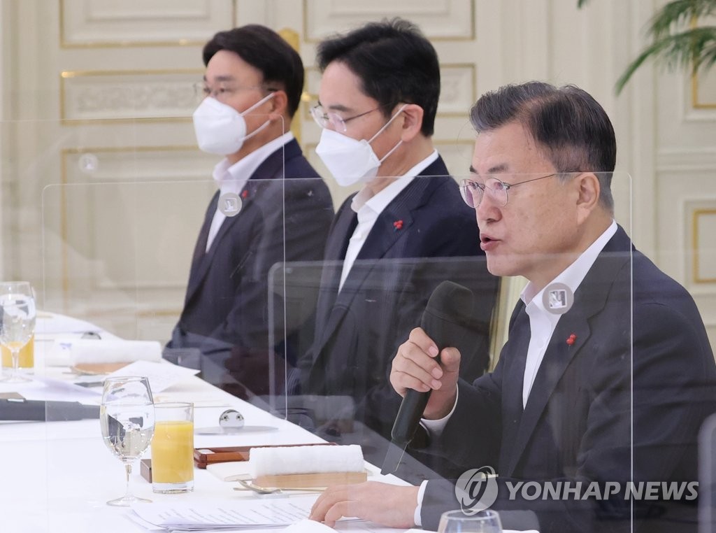 청년에 응원보낸 대기업 총수들…이재용 "무거운 책임감"