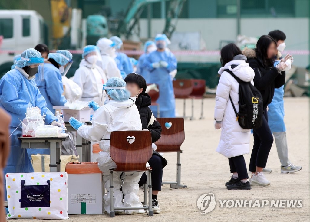 정부 "코로나19 유행 감소세 전환…위중증·사망도 감소할 것"