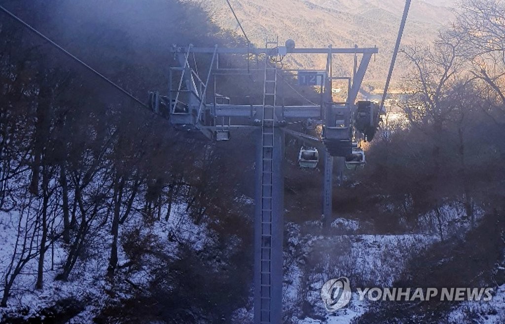 한파 속 멈춰선 덕유산 곤돌라…승객들 공중에서 20분간 '덜덜'