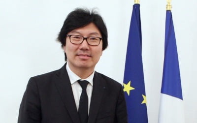 한국계 전 프랑스 장관, 직원 성추행 혐의 피소…과거 경찰관 추행