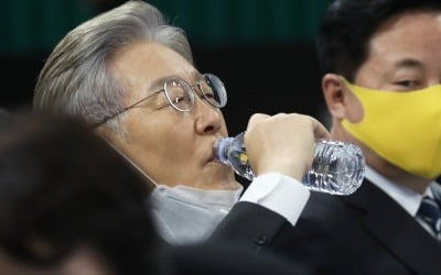 이재명 아들, '도박 의혹' 인정 이어 '마사지 업소' 후기 논란