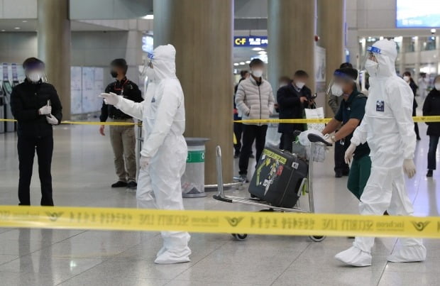  1일 오후 에티오피아 수도 아디스아바바에서 출발한 승객들이 인천국제공항을 통해 입국하고 있다. /사진=연합뉴스