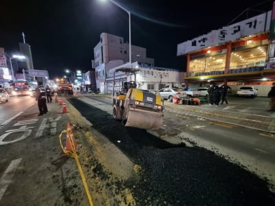 안양 도로포장 작업하던 근로자 3명 롤러에 깔려 숨져