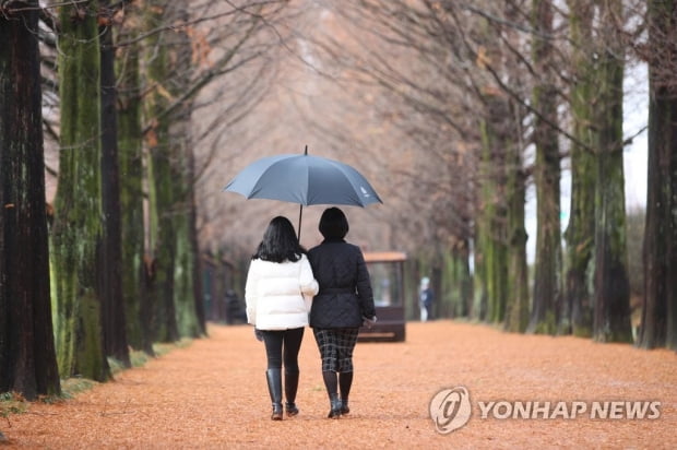 전국 오전까지 구름 많고 눈·비…강원·경북 건조특보