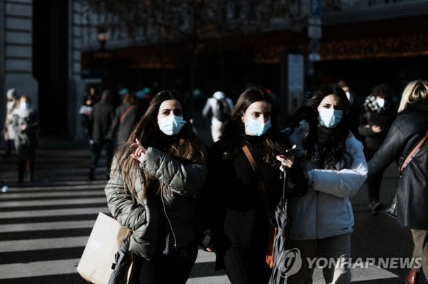 유럽 오미크론 감염자 계속 증가…국경통제·제한조치 강화